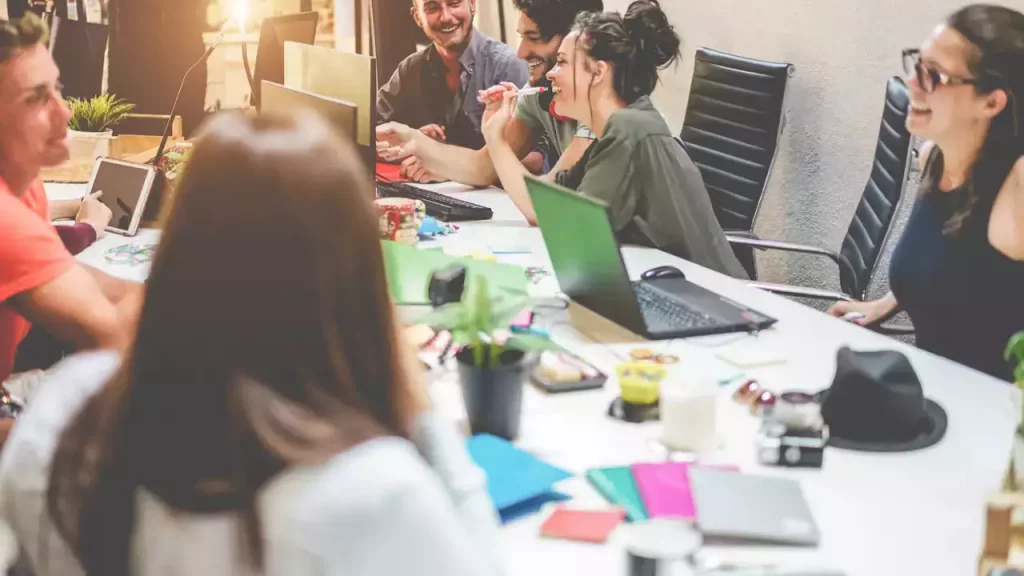100 UK companies sign a four-day week without pay loss