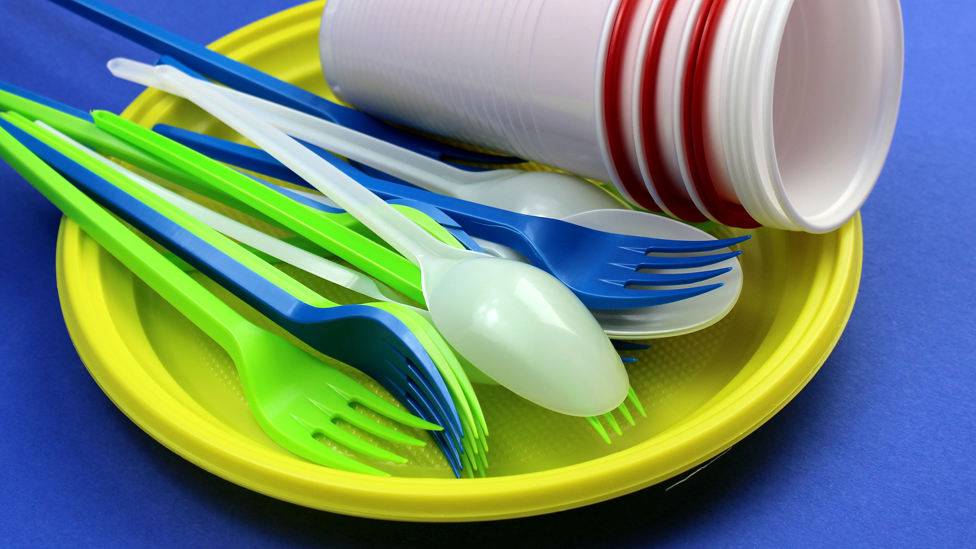 England is Considering a Ban on Single-Use Plastic Cutlery and Dinnerware