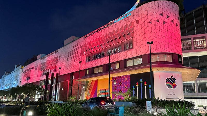 India Is One Of The World's Largest Smartphone Markets, And Apple Is Finally Building A Retail Store There