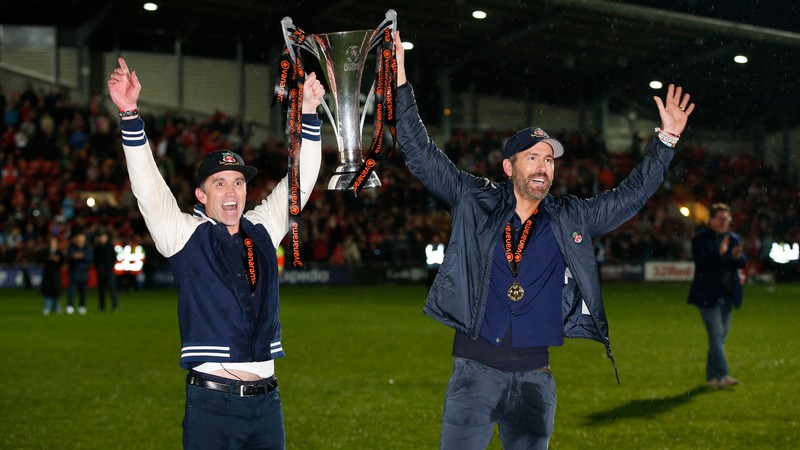 Owners Ryan Reynolds And Rob Mcelhenney Celebrate Wrexhams Promotion 103 Degrees 