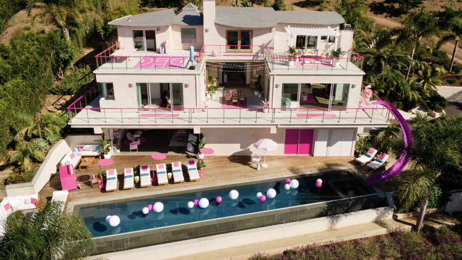 Airbnb Will List Hot-Pink Barbie Dreamhouse in Malibu