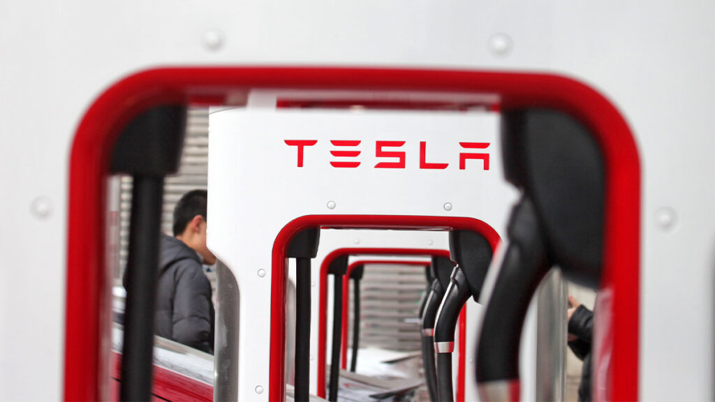 Analysts Value Tesla Supercharger Network at $100B