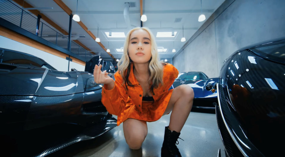 Live Show: Lil Tay Drops Music Video, Criticizes Father. Play Pretty Piano?