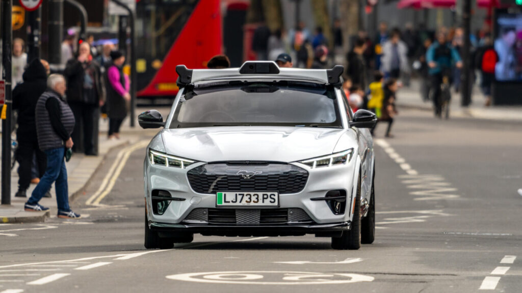 UK AI Car Startup Wayve Raises $1bn