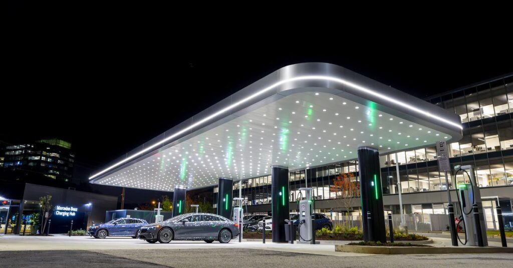 Mercedes-Benz US and Starbucks offer Fast-Charging Stations